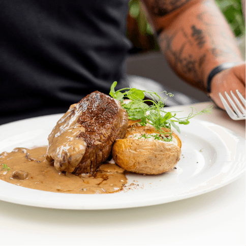 Gurmánský pokrm s microgreens od Flancky